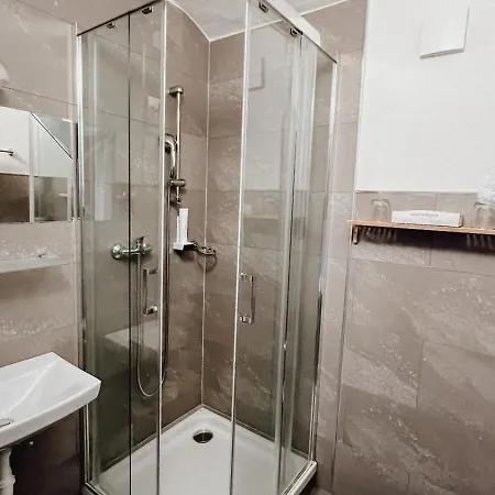 Seehotel Sissi Am Zeller Nocleg ze śniadaniem