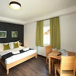 Seehotel Sissi B&B 젤암제
